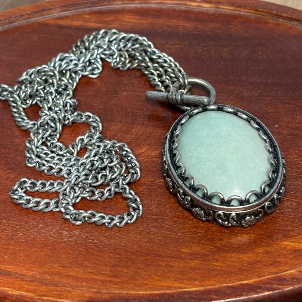 Amazing Nine West silver tone necklace with stone pendant